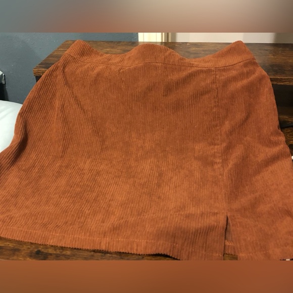 Shein Corduroy Ribbed Brown Mini Skirt With Split Hemline Size Medium NWOT - Picture 2 of 8